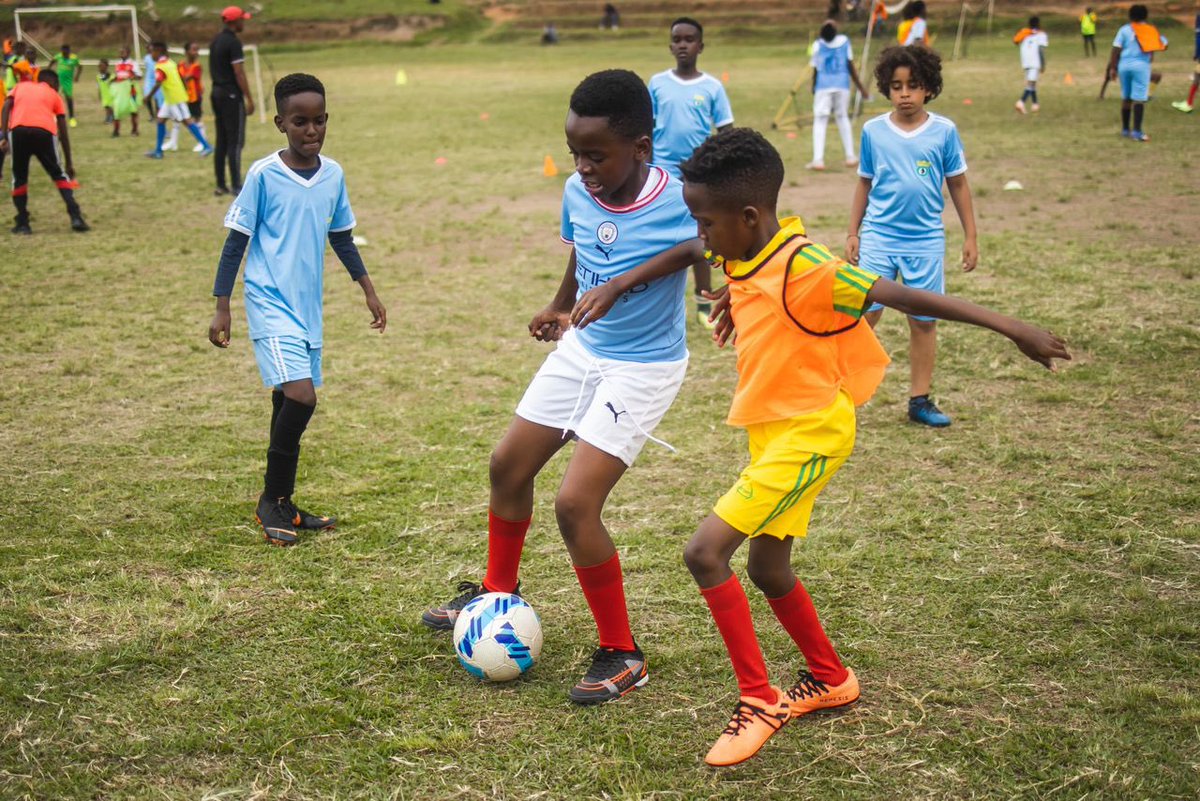 ggfa_rw's tweet photo. Capping off the week in great form with an amazing training session involving all the age groups from the squad! ⚽️💪 https://t.co/wGFEicIkHa