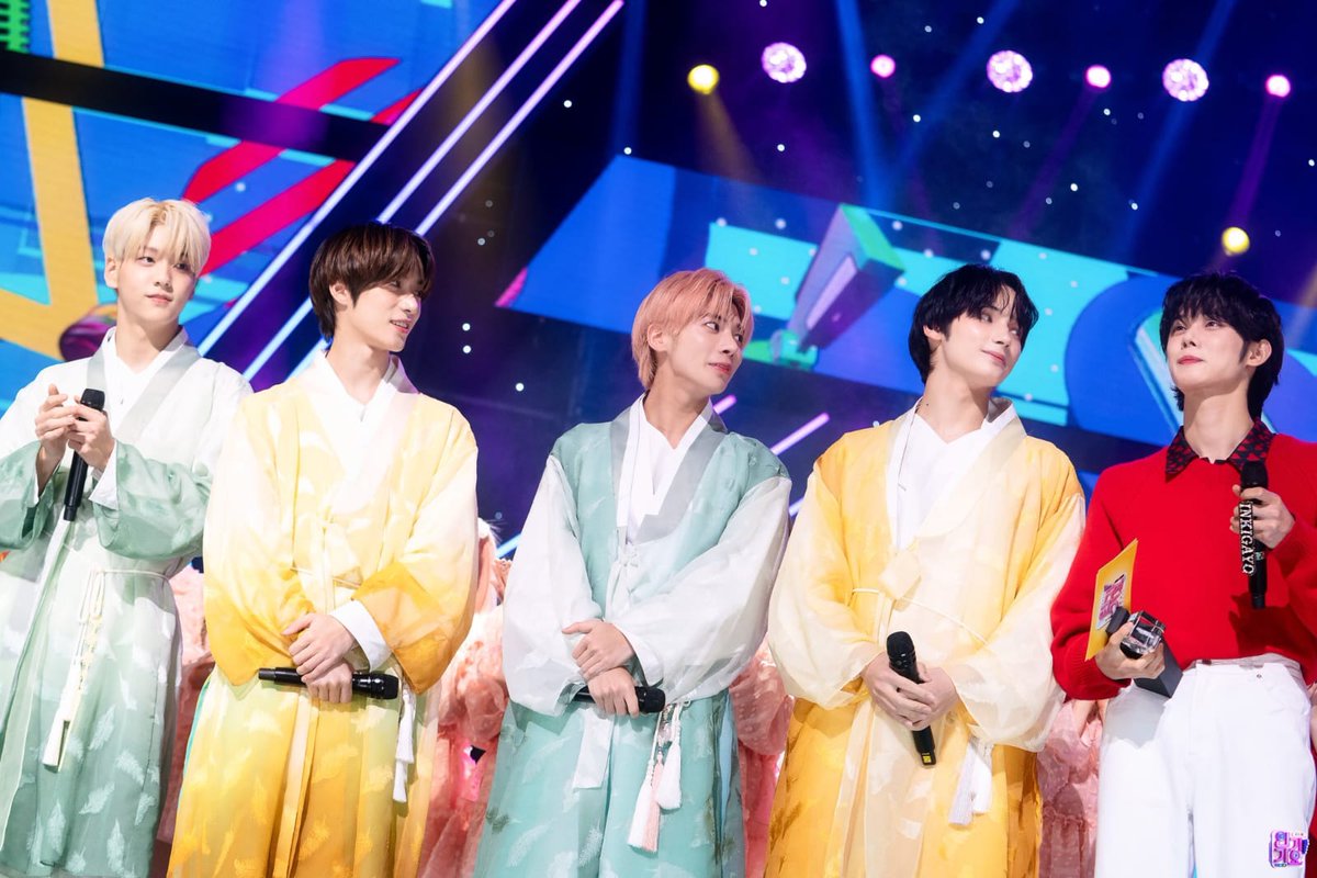 ElyunaX's tweet photo. Sorry for being a bit late, unfortunately this week I had too many things to do at work... But anyway, happy bday @TXT_members, thank you for being part of my daily life happiness ♡♡♡♡♡
#4YEARSWITHTXT https://t.co/bw9sHgM9Nc