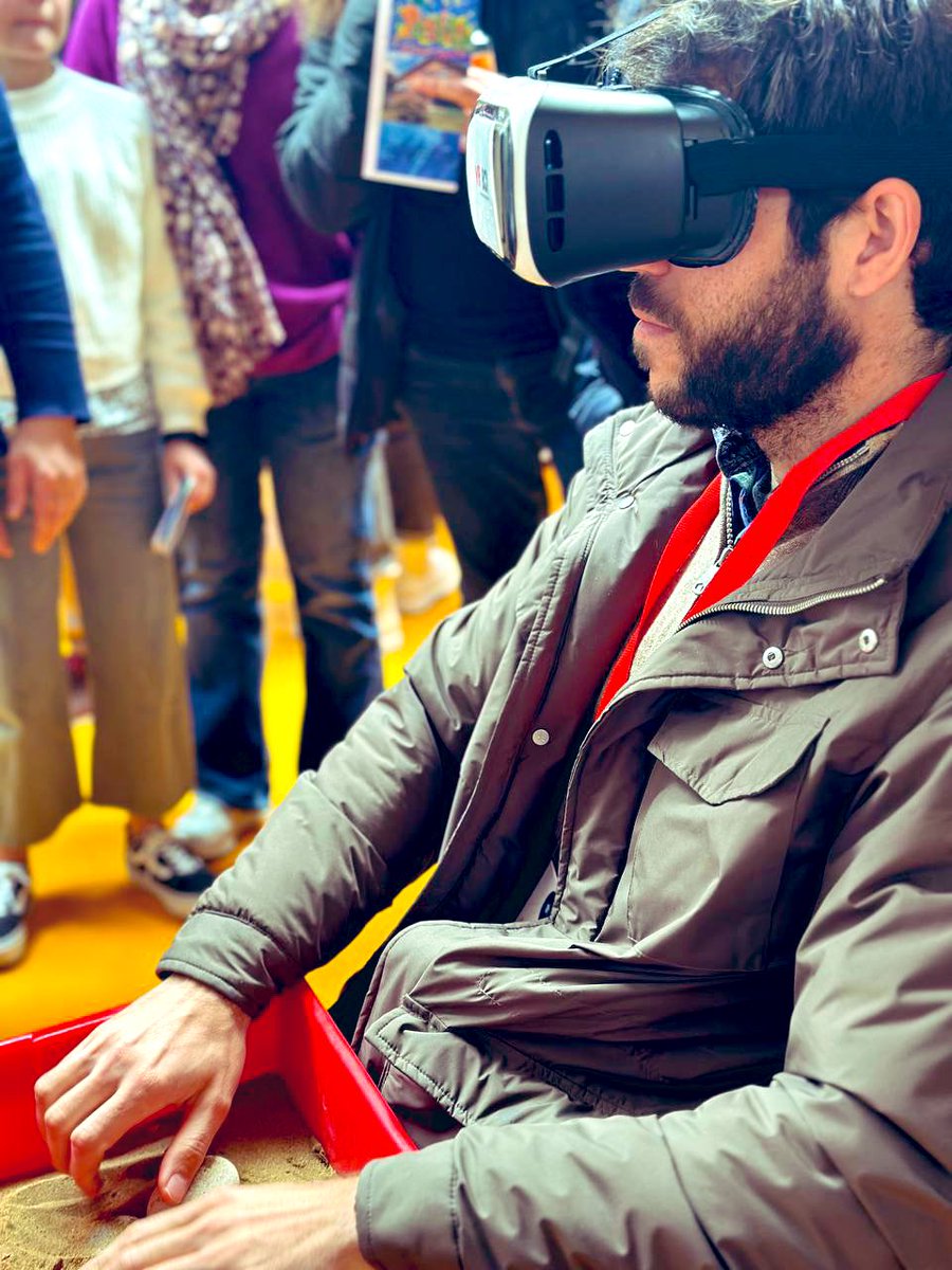 aaroneducam's tweet photo. 🔖Feria de centros educativos en #CongresoLíderesDigitales. Una gran oportunidad para conocer de cerca los fantásticos proyectos que realiza el alumnado y profesorado de la @educacmadrid. #IC_Madrid https://t.co/Y8xo51VEJZ
