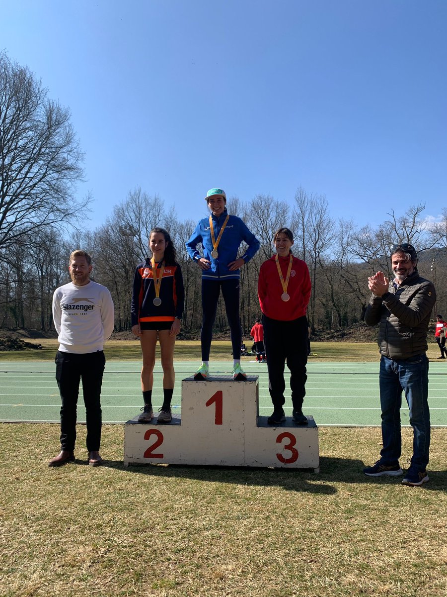 🔛 Ja tenim campiona de Catalunya dels 10.000 m! 

Laura Rodríguez 🥇 medalla d’or a Olot amb una marca de 34:42:94!

Clara Las Heras 🥈 subcampiona amb marca de 35:51:70

Encarna Núñez 🥉 bronze amb marca de 36:56:61

L’enhorabona a totes!