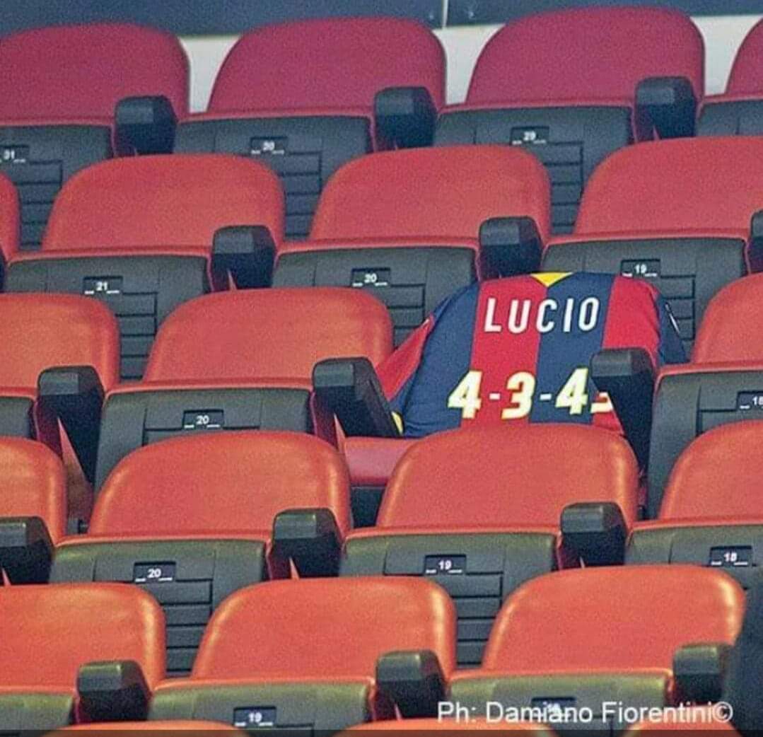 IlBezz's tweet photo. Auguri Lucio ♥️💙 #LucioDalla https://t.co/2ezlj9O0GO