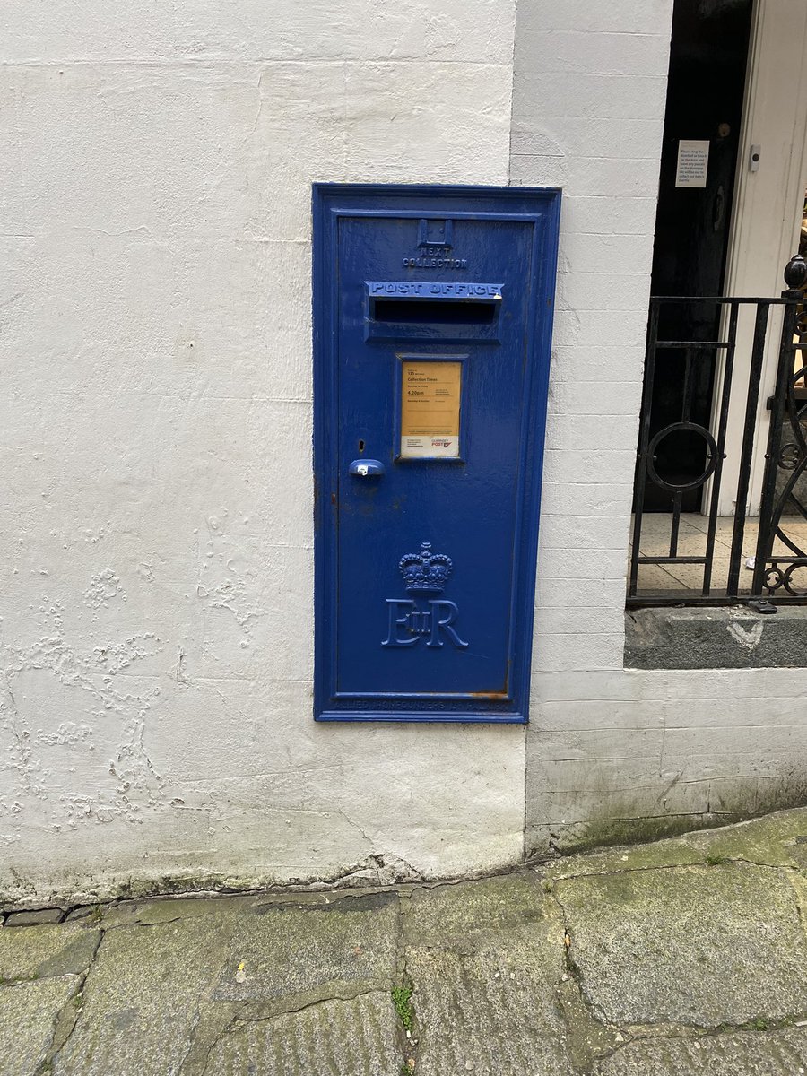 #postboxsaturday  quick photo as I walked past this…. I stopped and said “it’s postbox Saturday I need to take a photo!!!” #guernsey #bluepostbox