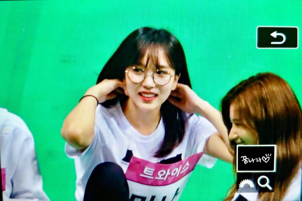 Nic29219982's tweet photo. saran aja buat kalian di GBK besok, lepas smua atribut kpop kalian ktika diluar stadion.demi keselamatan di konser idol kalian and usahakan jngan sendirian ya, nimbrung temen2 sesama blink. 
Smoga lncar n slamat buat klian
-once to blink-
#BLACKPINK_WORLDTOUR #BLACKPINKinJAKARTA https://t.co/OdyKuqFZP2
