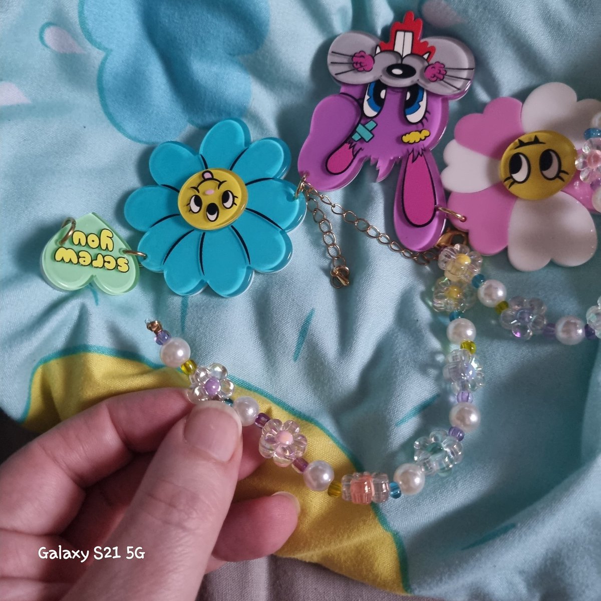 LadyTequilaBS's tweet photo. @IrregularChoice I purchased this set thought was beautiful got the shoes and 2 bags almost £300 spent and the necklace turns up completely broken. Soo disappointed https://t.co/u6eCCYYFvz