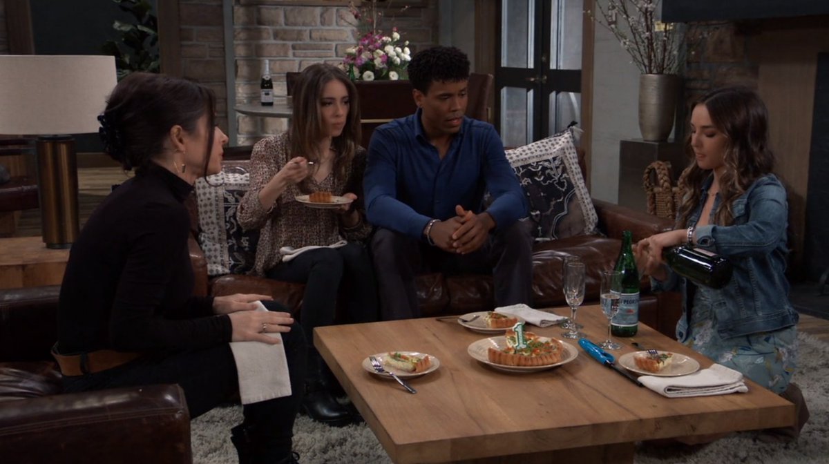 antigonea's tweet image. What I love about the #DavisGirls is their longevity. These are the same young girls that Sam took to get birth control and caught conducting a science project in her hot tub. Their bond of sisterhood is one of my fave aspects of this show. #GH #TJAshford #DavisMen