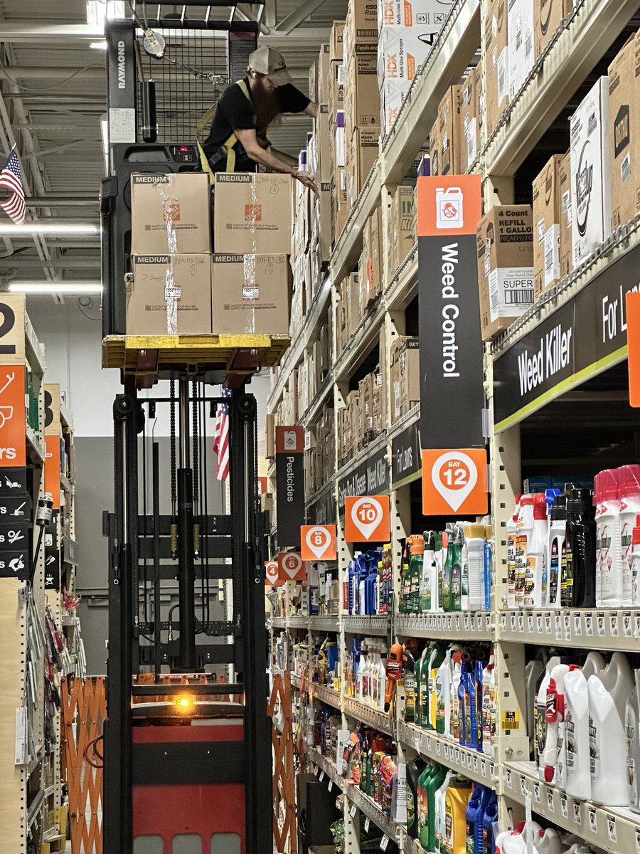 Great job Freight clearing out the overheads, while getting the shelves stocked, and receiving left clear for the weekend! @hollytate122 @cole91960676 @AmiRumsey @robertkirkham26 @Ben_Heinze