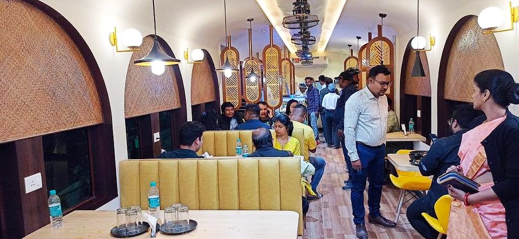 RailMinIndia's tweet photo. Luxury Dining on the Wheels!
Indulge in Multi-Cuisine Delights in Assam's First Air Conditioned Rail Coach Restaurant at New Tinsukia station, developed from a coach deemed unusable. https://t.co/4ePqfkfBmZ