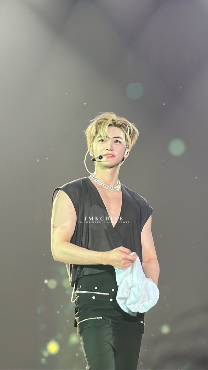 jmkchive's tweet photo. sekalian pamer otot #jaemin #THEDREAMSHOW2_in_Jakarta #TDS2inJAKARTA_DAY1 https://t.co/eTmt4Gk2zA