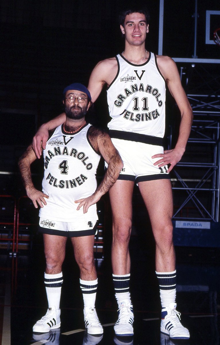 parallelecinico's tweet photo. "Sono un grande playmaker. Mi ha fregato solo l’altezza". Lo disse ad Augusto Binelli, centro di 213 cm della sua amata Virtus. Oggi, 4 marzo, Lucio Dalla avrebbe compiuto 80 anni.
“Amo il basket perché a differenza di altri sport, ogni manciata di secondi ti regala un’emozione” https://t.co/06F0qnprq2