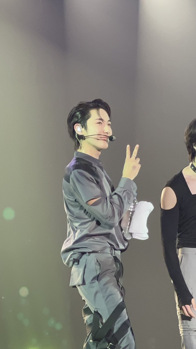 renbaoi's tweet image. renjun gw harus apa yh #THEDREAMSHOW2_in_Jakarta