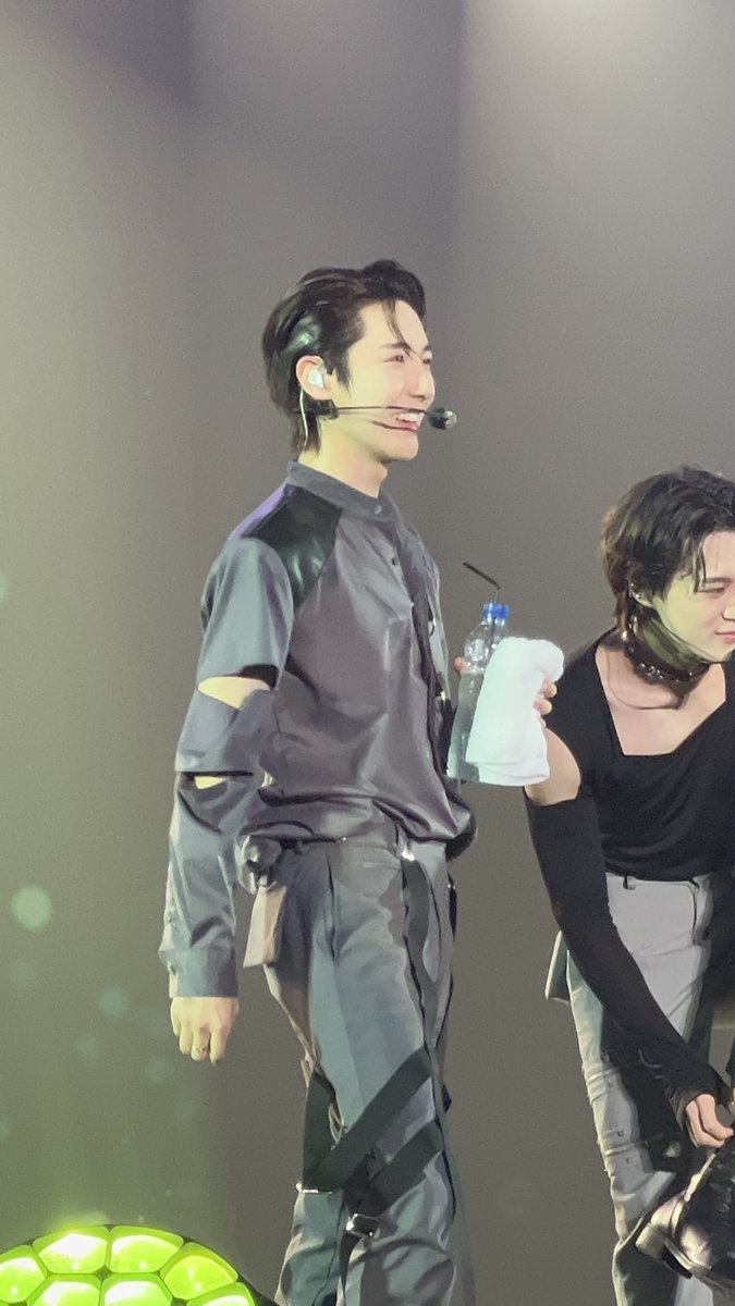 renbaoi's tweet image. renjun gw harus apa yh #THEDREAMSHOW2_in_Jakarta