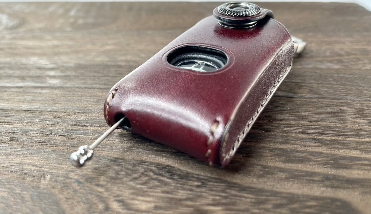 bukotsudo's tweet photo. #オーダーメイド #トヨタ 純正エンジンスターター対応キーカバー #ハンドメイド #leathercraft #レザークラフト #handmade #keycover #本革 https://t.co/SqwFOlDYwG