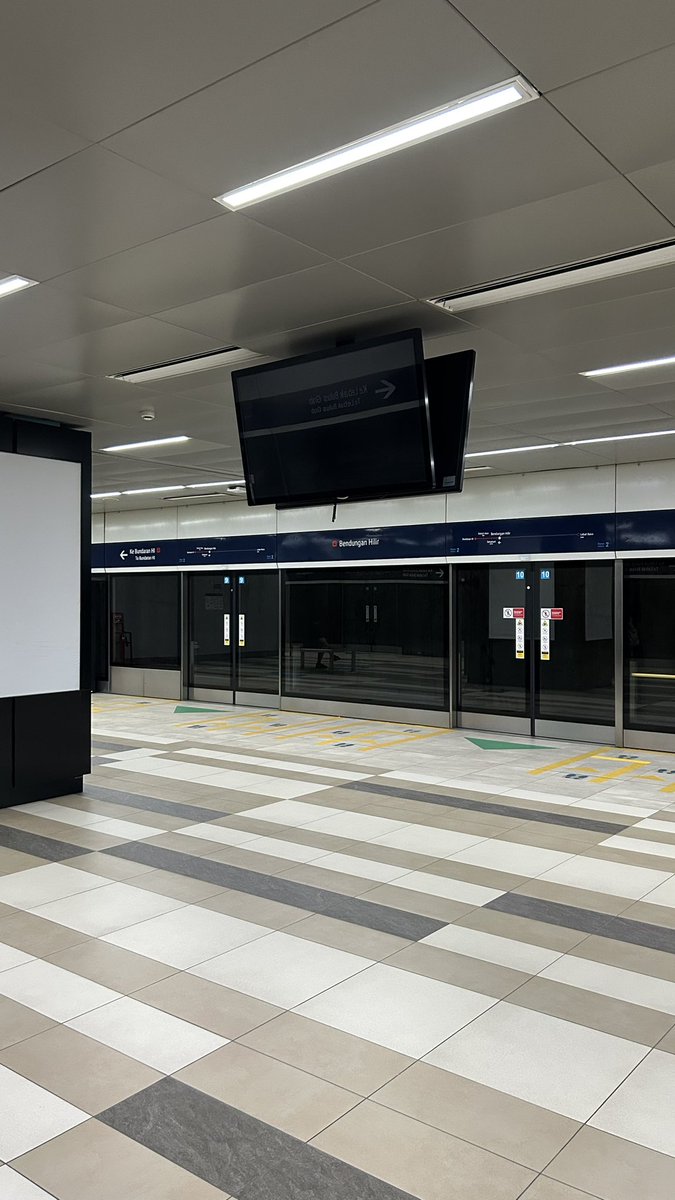 dimasp's tweet photo. @mrtjakarta screen informasi jadwal mati nich di benhil https://t.co/aKOAGuePnK