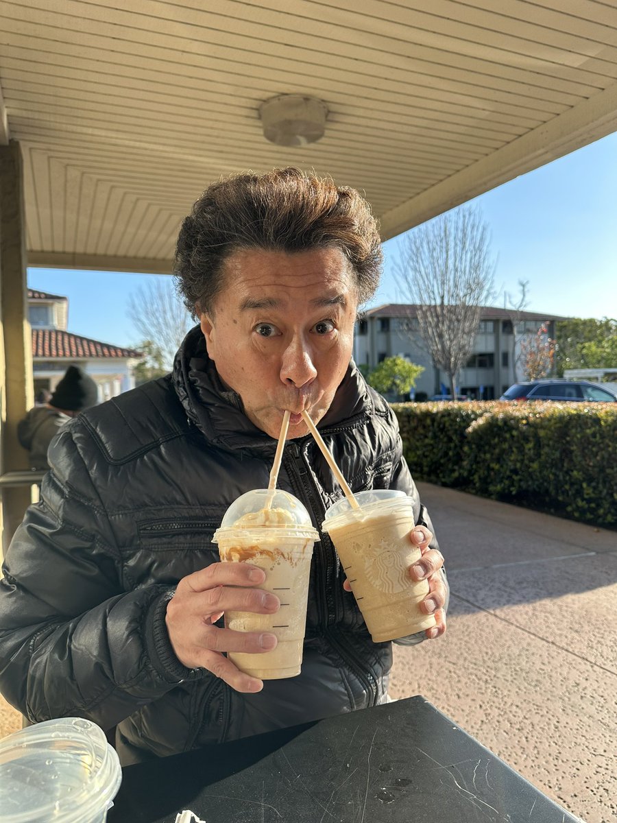 kyoichimura_'s tweet photo. 今日のティータイム
うーん天気いいからバイクで行くかなって俳優の神田瀧夢さんとお茶の時間。
ロムさんはいつも甘すぎてリオーダーするので2つ飲むことになります😂
#romekanda #神田瀧夢 #ティータイム https://t.co/YrGbPnq0pk