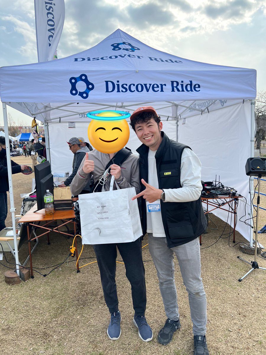 fuckinknivesout's tweet photo. サイクルモード行ってきた〜
Discover rideさんのブースのじゃんけん大会でヘルメット頂いちゃいました!!!!!マジでありがとうございました!!!!!
けんたさんイケメンすぎやろ
( ^o^)
#けんたさん #DiscoverRide
#サイクルモードライド大阪 https://t.co/j28gSdNvJc