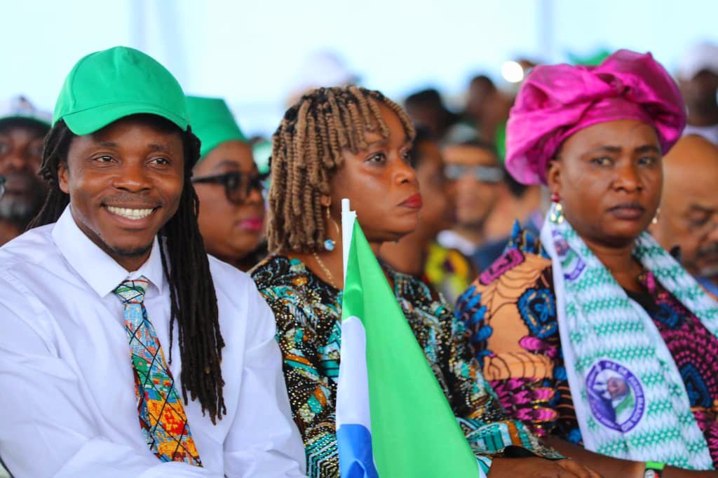 dsengeh's tweet photo. If you know me, I'm sure the 1 thing you'll associate me with is my country #SierraLeone. I'm always waving the flag of our beautiful mama salone figuratively & literally. This is why serving her over the last 5 years has been a true blessing for me! Excited for part 2. #VoteBio https://t.co/7skfVM4nAt