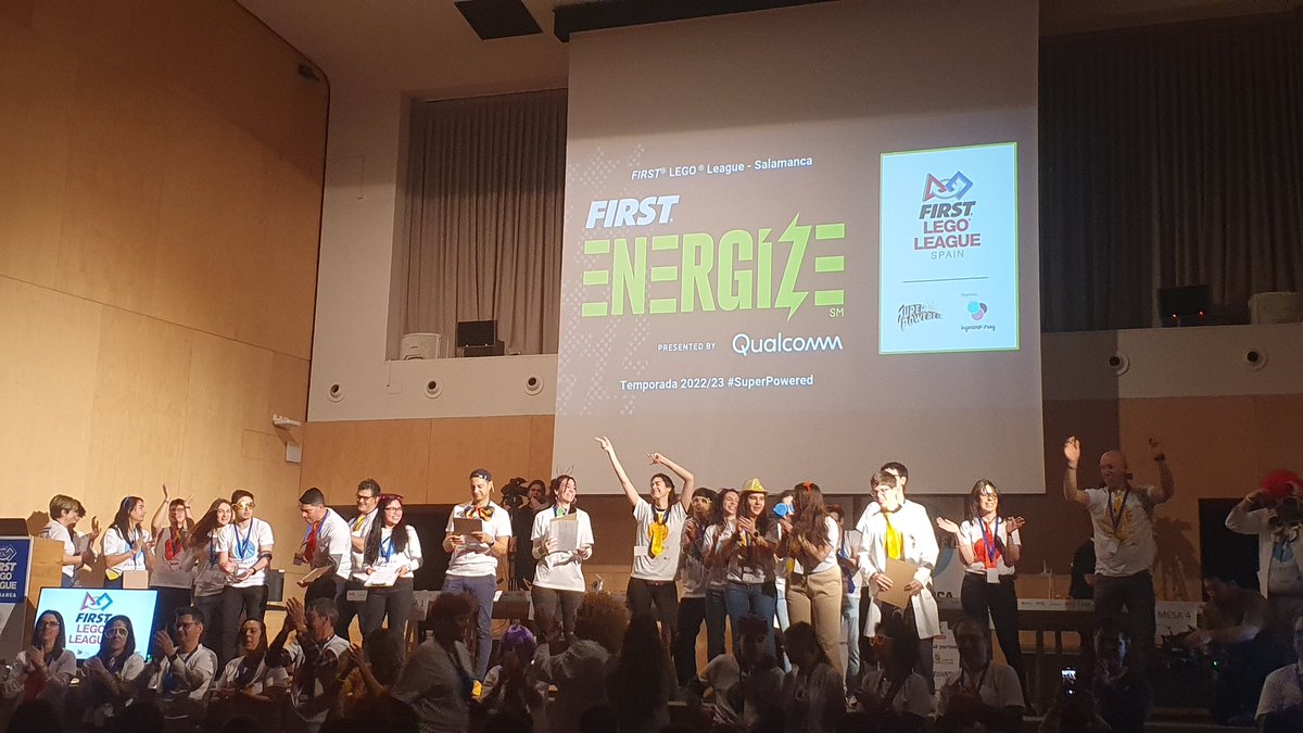 craretama's tweet photo. Comenzamos!!!! 💪👏🚀 A pasarlo genial, retamer@s!!! 🤩 @educacyl @CFIE_Segovia @CDE_Segovia @crfptic #SuperPowered #FLL_Spain https://t.co/GOrEU0yq3I