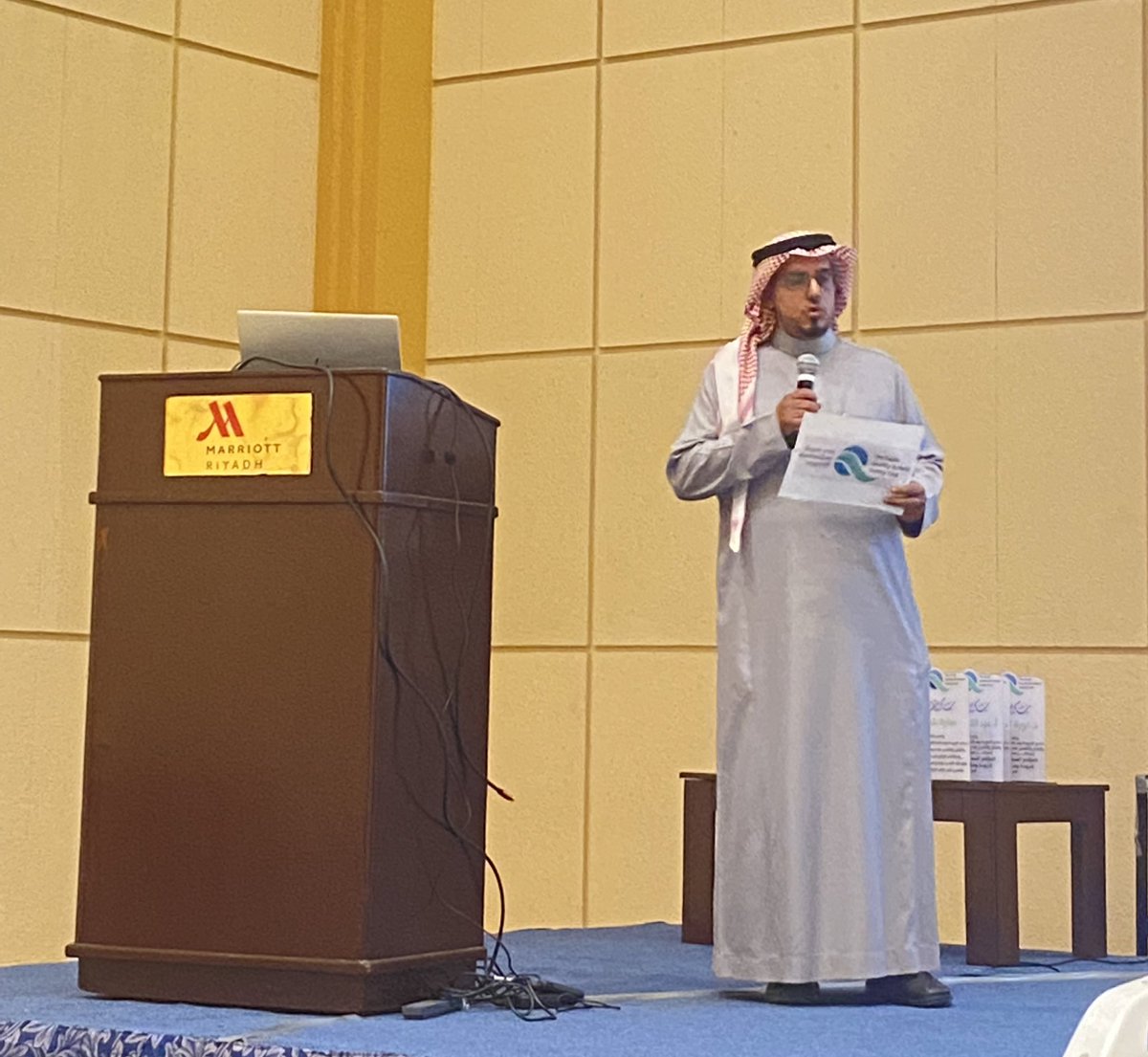 SaudiQPS's tweet photo. رئيس جلسة النقاش حول تعزيز ثقافة الجودة 

بقيادة الدكتور @aokifi 

#sqps6 #sqps https://t.co/4hc5T3Cnan