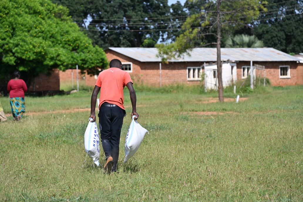 WorldVisionZamo's tweet photo. With support from #STARFund, #Davis&amp;Shirtliff, #LICS, and #ZambiaSugar,  @WorldVisionZamo has continued distributing food and non-food necessities to the flood victims. Ngwezi Ward victims received soap, beans, mealie meal, liquid chlorine, beans and soya HEPS. #EmergencyResponse https://t.co/xO6Ht7gVr5