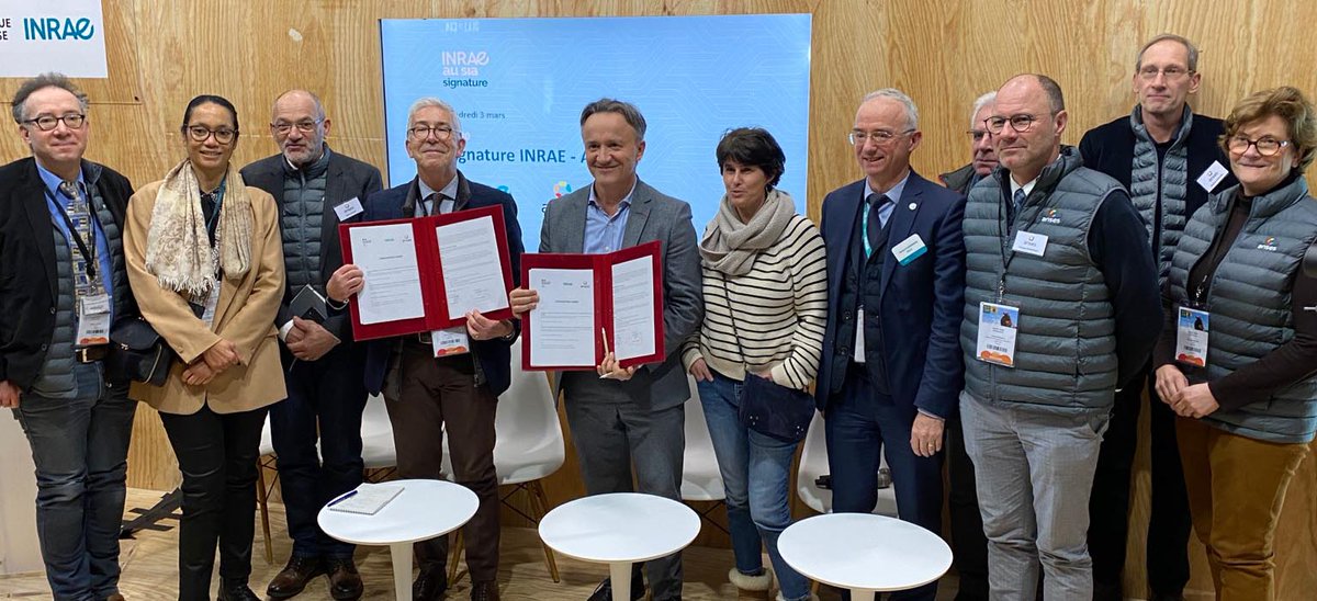 SIMV_RP's tweet photo. ☣️🌎 Une seule santé pour les humains, les animaux et les écosystèmes : @Anses_fr et @INRAE_France renouvellent leur partenariat 👍

➡️ https://t.co/y0VyWxoYZD

#OneHealth https://t.co/oqaLXp2LrN