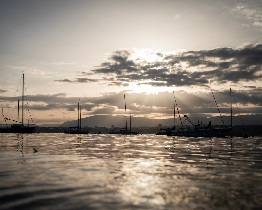 18:25 🌅
L'heure à laquelle le soleil se couchera derrière le Jura ce soir, face à la Belotte

#labelotterestaurantcologny #labelotte #labelotterestaurant #genevafood #restaurantsgeneve #coucherdesoleil #mybiggeneva #restogeneve#genèveadustyle #genevalocal #restaurant #gene