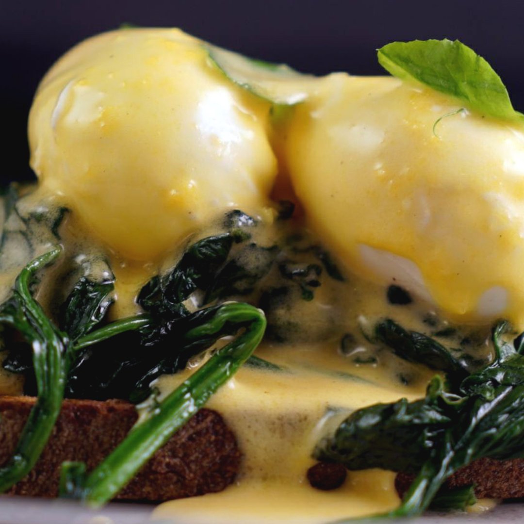 Start your day off with the perfect blend of greens & richness with our Eggs Florentine 🍃 #londonbrunch #london #londonfood