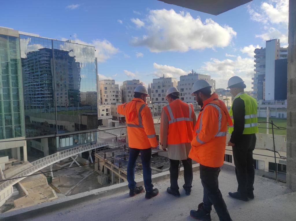 He also had a chat with Turkish workers on the site. Ambassador Şen is so honored to see that Turkish people, companies and products contribute to further progress of Malta in every field every day.