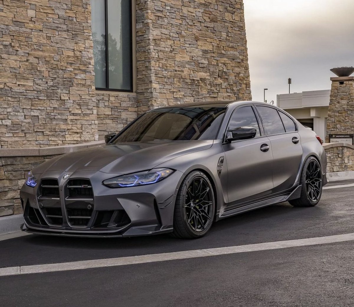 carpxrnpicx's tweet photo. BMW M3 Competition https://t.co/IGL1s2eEk4