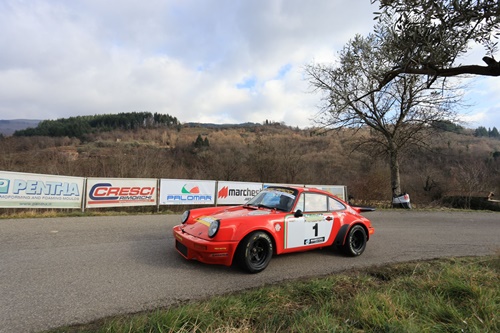 Angelo Lombardo chiude al comando  la prima tappa del Rally delle Vallate Aretine - #Campionatoitalianorally #Ciras #Fordsierracosworth #Porsche911 #Rallystorici #Rallystoriciit #Rallyvallatearetine #Trofeoa112 - rallystorici.it/2023/03/04/ang…