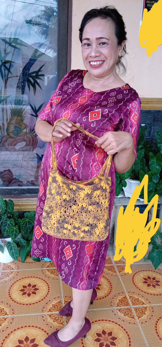 Tote bag n clutch crocheting/ knitting ( rajut  ) by me, hand made from my hand,please send order if you want thats my produk, thanks for your support n see my products advertisement 👛👜🎒🙏🥰