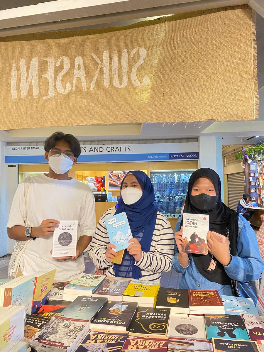 jejaktarbiah's tweet image. Meriah hari di #SUKASENI seperti #klab2023 - sedikit liputan setakat hari kedua:

- Weekend yang meriah dengan kehadiran ramai pelancong dari luar negara.

- Ramai yang singgah ke Central Market untuk berjalan-jalan sebab malam ini ada konsert Blackpink di Stadium Bukit Jalil.