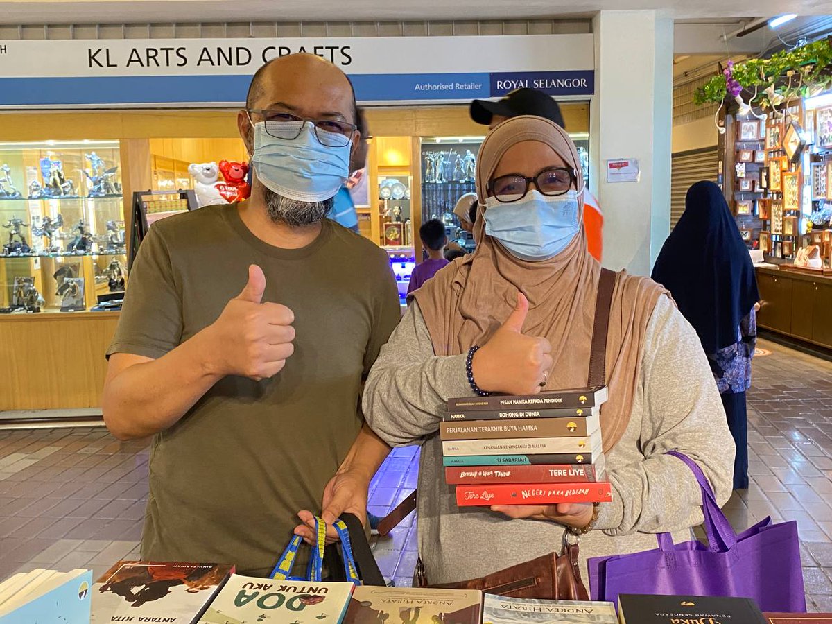 jejaktarbiah's tweet image. Meriah hari di #SUKASENI seperti #klab2023 - sedikit liputan setakat hari kedua:

- Weekend yang meriah dengan kehadiran ramai pelancong dari luar negara.

- Ramai yang singgah ke Central Market untuk berjalan-jalan sebab malam ini ada konsert Blackpink di Stadium Bukit Jalil.