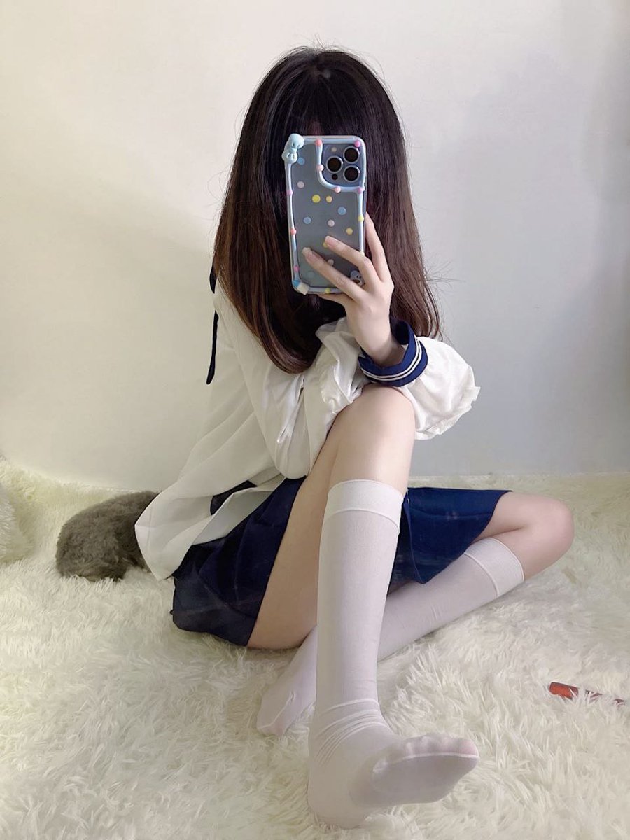 catsweetgu's tweet photo. 春游归来，穿了一天的小袜子竟然还是香的呢 #原味袜子 #学生妹  #原味 #萝莉 #足��福利 #腿控 #原味 #原味内衣 https://t.co/I6nzxLgzz6