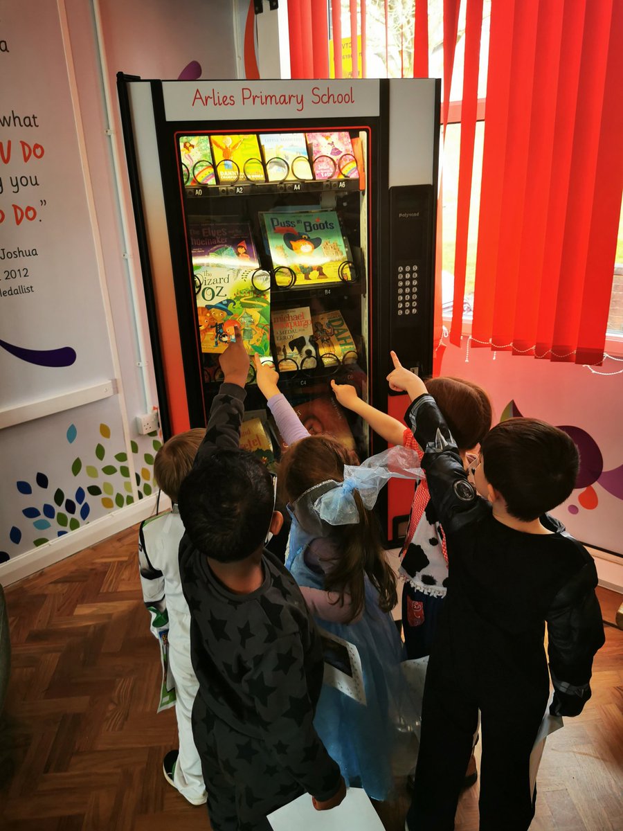 arliestameside's tweet image. It's been busy at the vending machine! Children are inspired to work hard in so many ways to win a golden token 😍 #schoolvalues #inspiration #realexperience #buildingopportunities #readingforpleasure #readingrocks #bookreward
