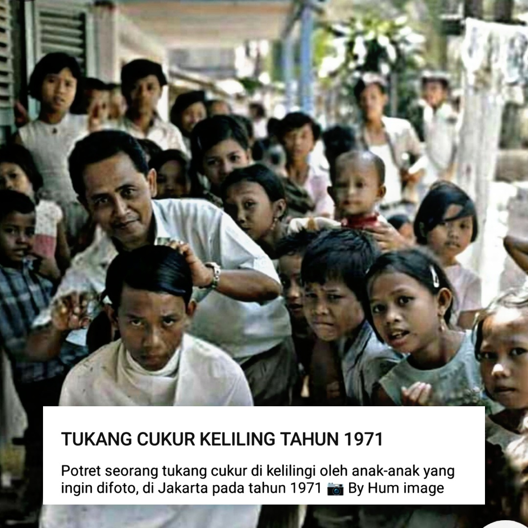 Tukang Cukur Keliling. Berkarya dan berdaya upaya dalam keterbatasan, atau bahkan menjadi penjual jasa keliling adalah  life style dan pilihan. 

#lalijungkatan #klimiskagemsedanten
