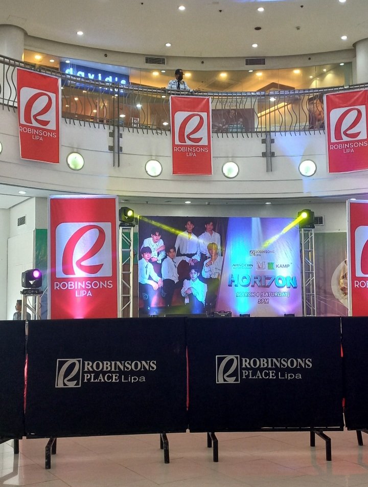 iluvrystr's tweet image. see u in a lil bit, reyster!! 🫶🫶🫶 #HORI7ON_RobinsonsLipa