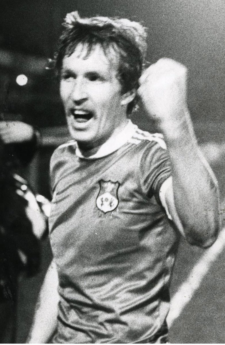 Happy birthday to a proper <a href="/Wrexham_AFC/">Wrexham AFC</a> Legend. Ohhhhh Joey Joey Joey 💪💪