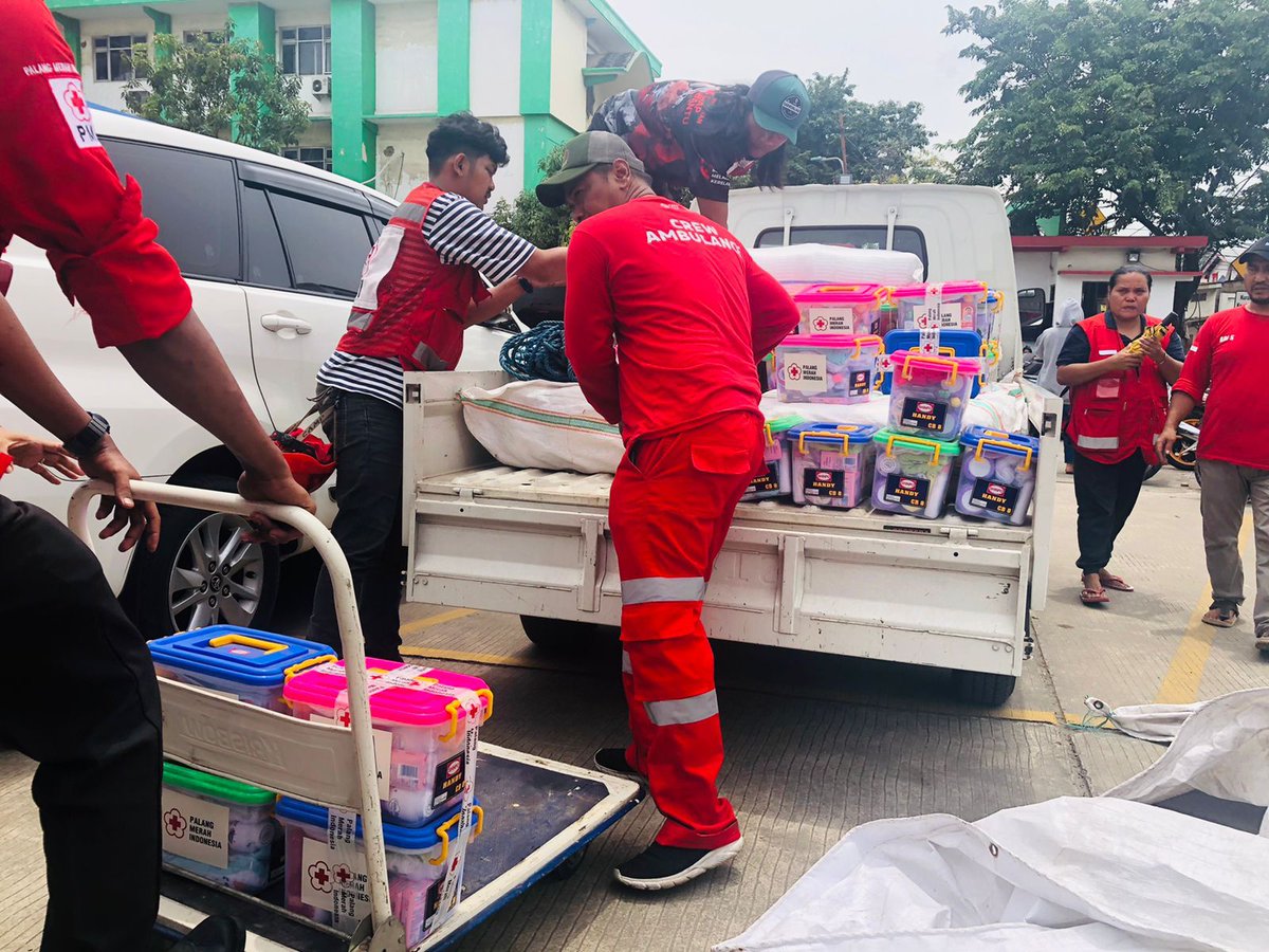 Dalam Respon kebakaran di Plumpang Jakarta Utara, PMI mengirimkan bantuan untuk para warga terdampak diantaranya Terpaulin, Selimut dan Paket Baby Kit.

#pmiselalubantu