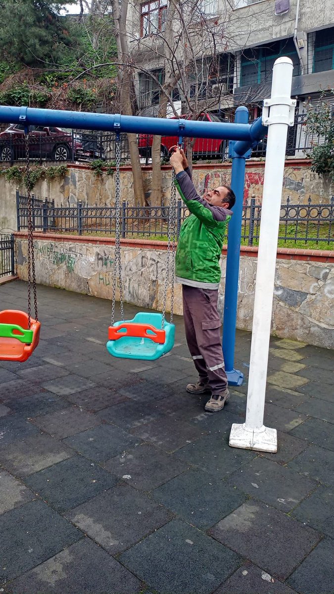bbparkbahceler's tweet photo. Mahalle Bahçesi ve Parklarda çocuk oyun grupları bakım, onarım, temizlik, yıkama ve boyama çalışmalarımız devam etmektedir
@haydaraliyildiz @Halis_Yesilbas 
@_bekiruyanik @KonukcuMuzaffer @petekismett https://t.co/JrbBEeZwxV