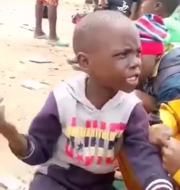 Kungopfeka jersey reChelsea vanhu vese vakutofamba vachindisikiza mambama— hanzi hanty murikungorohwa here!! 😭