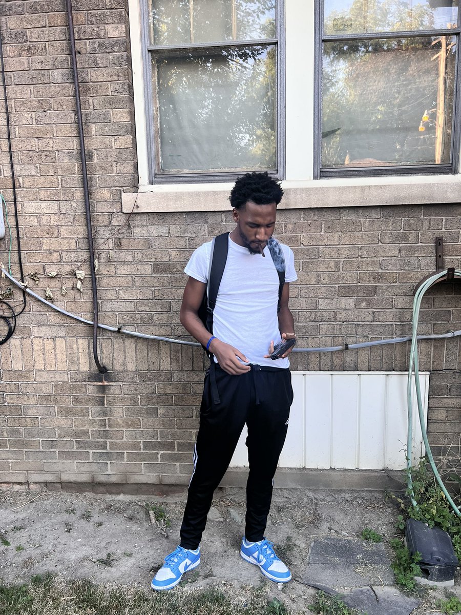 LoWorldDuece's tweet photo. I gotta take some more pics Twitter imma start this year on bro 😂🥴 https://t.co/fbXkpIw6Od