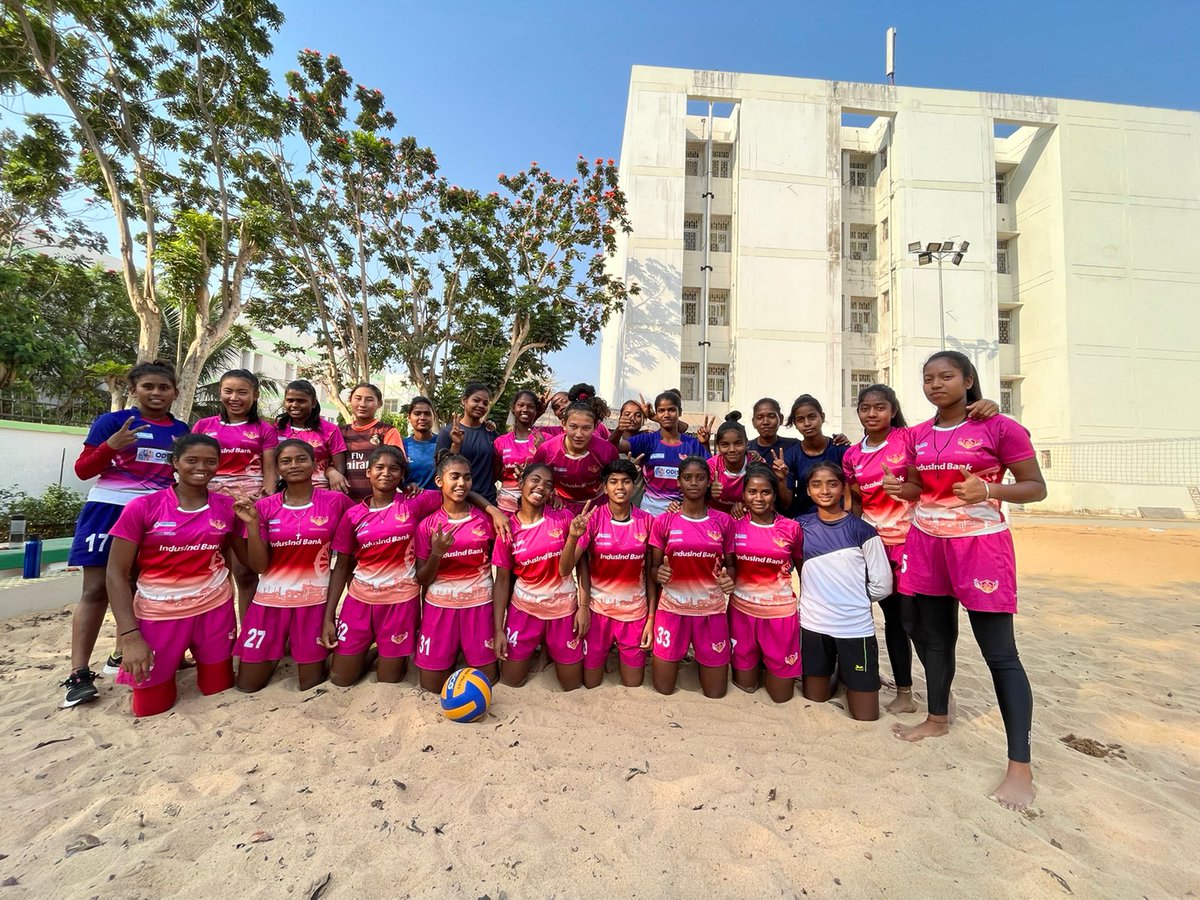 NavalTata's tweet photo. Time to try out a new sport 🤪🏐 

#VolleyBall #Hockey #ONTHHPC https://t.co/i1IcBNPLKI