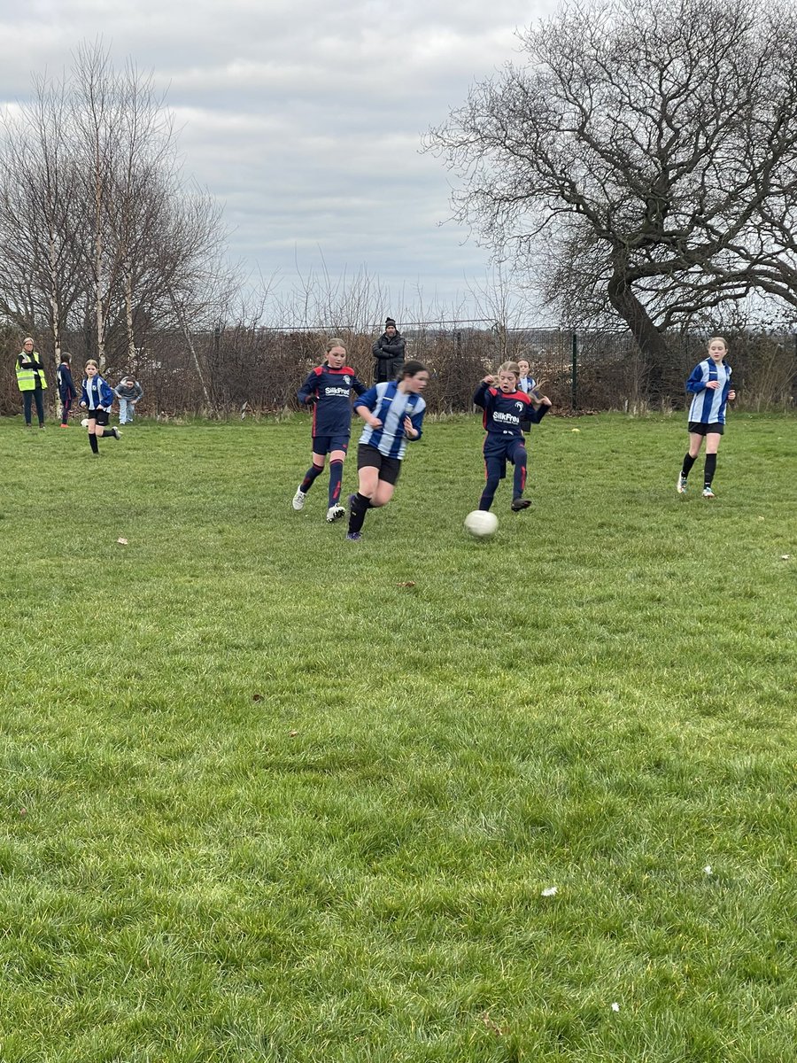 de_valve's tweet photo. @stthomasce Great 3-1 win for the girls against St John Bosco ⚽️ https://t.co/w1t0ygRKoL