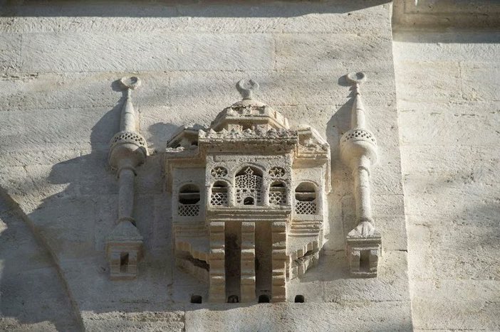 Create beautiful bird boxes Mini mosque for birds , on Yeni Valide Mosque, Istanbul, 1708. 📸 via @fi_lor