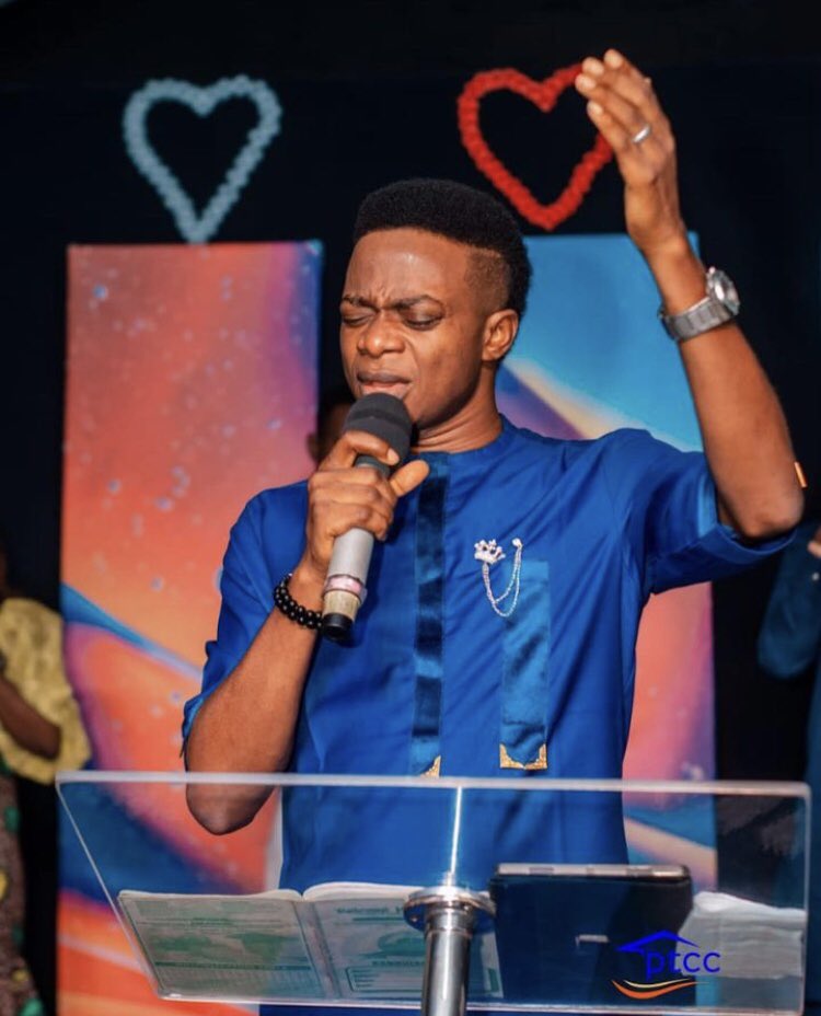 zinoprecious_'s tweet photo. It’s your labour of love. It’s your consistent sacrifice to ensure that I live out God’s purpose for my life! It’s how you father me! I love you Pst Mavis @pmavisorji 
‘Life is one give it your best shot’... words of a father

#ilovePMavis https://t.co/L6sPnxkvoc