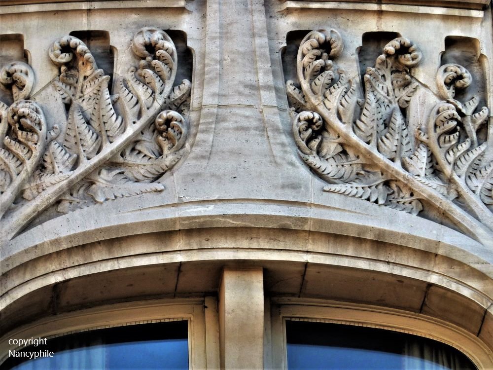 A partir de la gare et sur le chemin de Majorelle, un des circuits d'Art Nouveau à effectuer à Nancy : nancyphile.com/esc2 , celui-ci affleure à plusieurs endroits