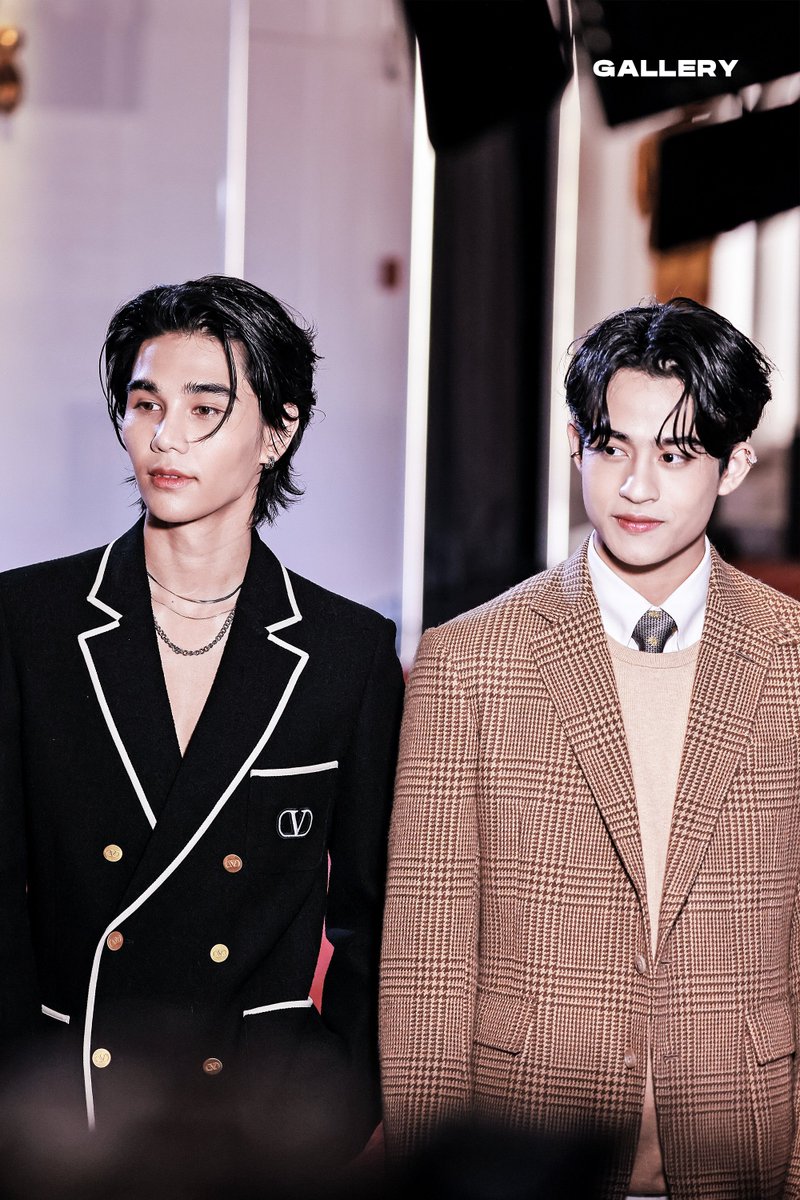 GALLERY_0731's tweet photo. 2023.03.04

Now you stand together💜💛

#YEvolutionXJeffBarcode 
#JeffBarcode 
@jeffsatur
@BarcodeTin https://t.co/y11pKuTibG