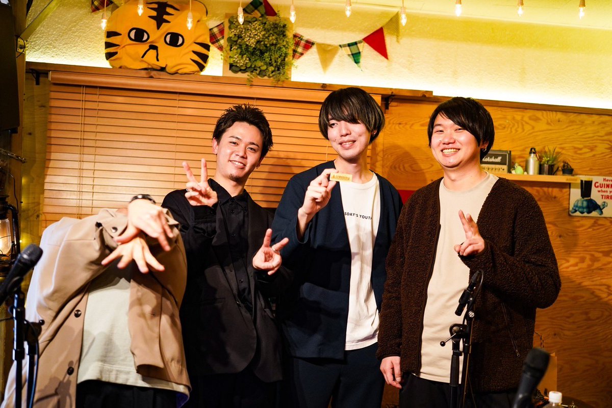 niiche_band's tweet photo. ◤🙏◢
2023.03.04@新代田crossing
劇場版トライトライの日〜アコニーチェの逆襲〜

ありがとうございました！💐💐💐

-set list-
1.さよならエイミー
2.天気予報が外れた日
3.はなしのつづき
4.カストルの彼方
5.dirty
6.釘
7.蕾
8.ヒーローの条件
9.リフ(新)
En.Cガール

Photo by @chiba_camera https://t.co/j2X4dl6vMY