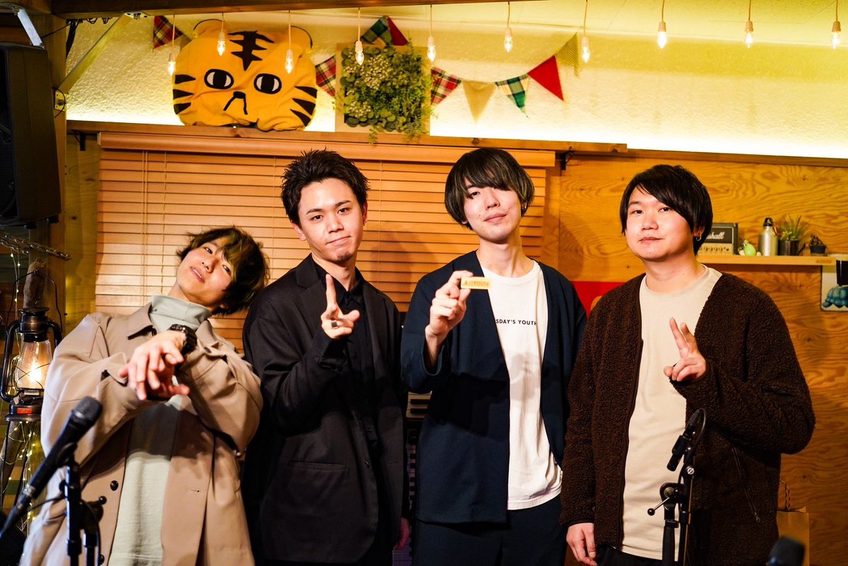 niiche_band's tweet photo. ◤🙏◢
2023.03.04@新代田crossing
劇場版トライトライの日〜アコニーチェの逆襲〜

ありがとうございました！💐💐💐

-set list-
1.さよならエイミー
2.天気予報が外れた日
3.はなしのつづき
4.カストルの彼方
5.dirty
6.釘
7.蕾
8.ヒーローの条件
9.リフ(新)
En.Cガール

Photo by @chiba_camera https://t.co/j2X4dl6vMY