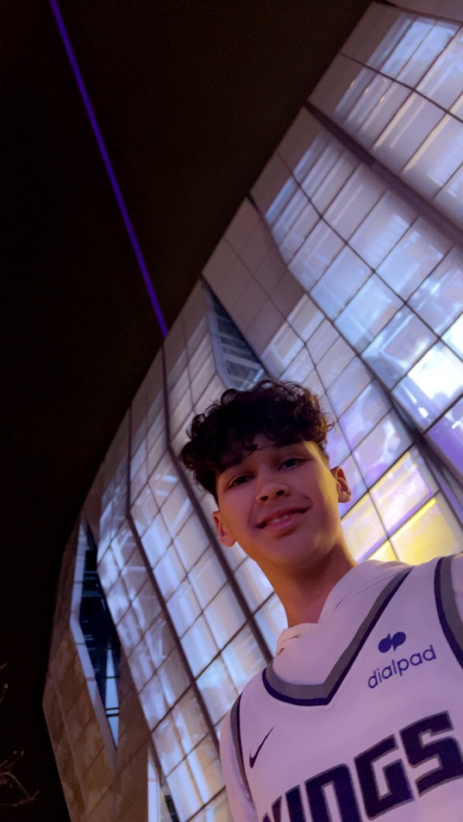 StevenC916's tweet photo. Kings lit that beam and I created some memories to last me the rest of my life with my mini me. https://t.co/Wrqgfhc2lQ
